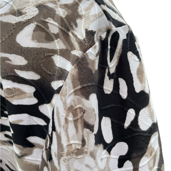 JM Collection Top Bold Geometric Raised Threading Oversized - Picture 5 of 9